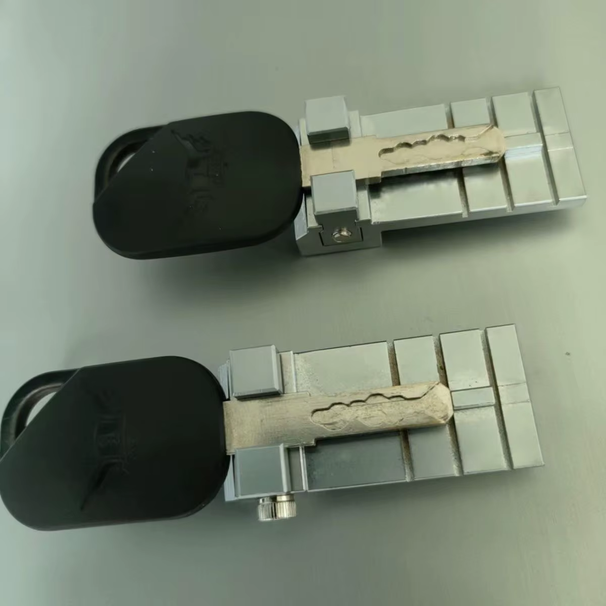 Mâchoire de fixation de serrage de clé universelle multifonctionnelle