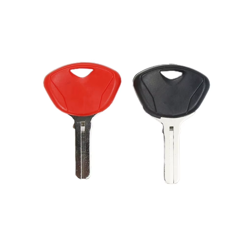 Clé de moto noire et rouge