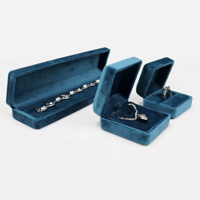 Boîte à bijoux ronde en fer et velours