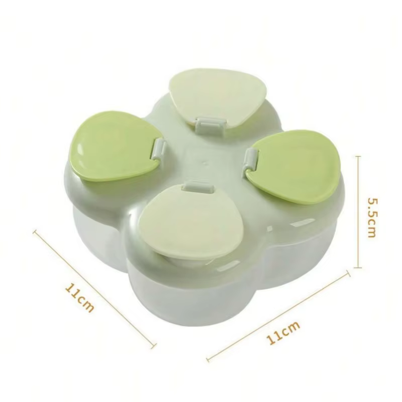 Boîte à lait en poudre portable pour bébé pour une utilisation en extérieur. Quatre compartiments pour l'emballage séparé du lait en poudre pour nourrissons.