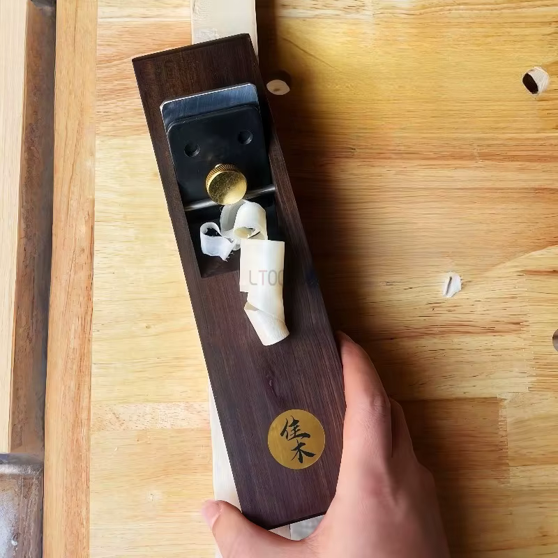 Raboteuse à fond plat en ébène de style japonais