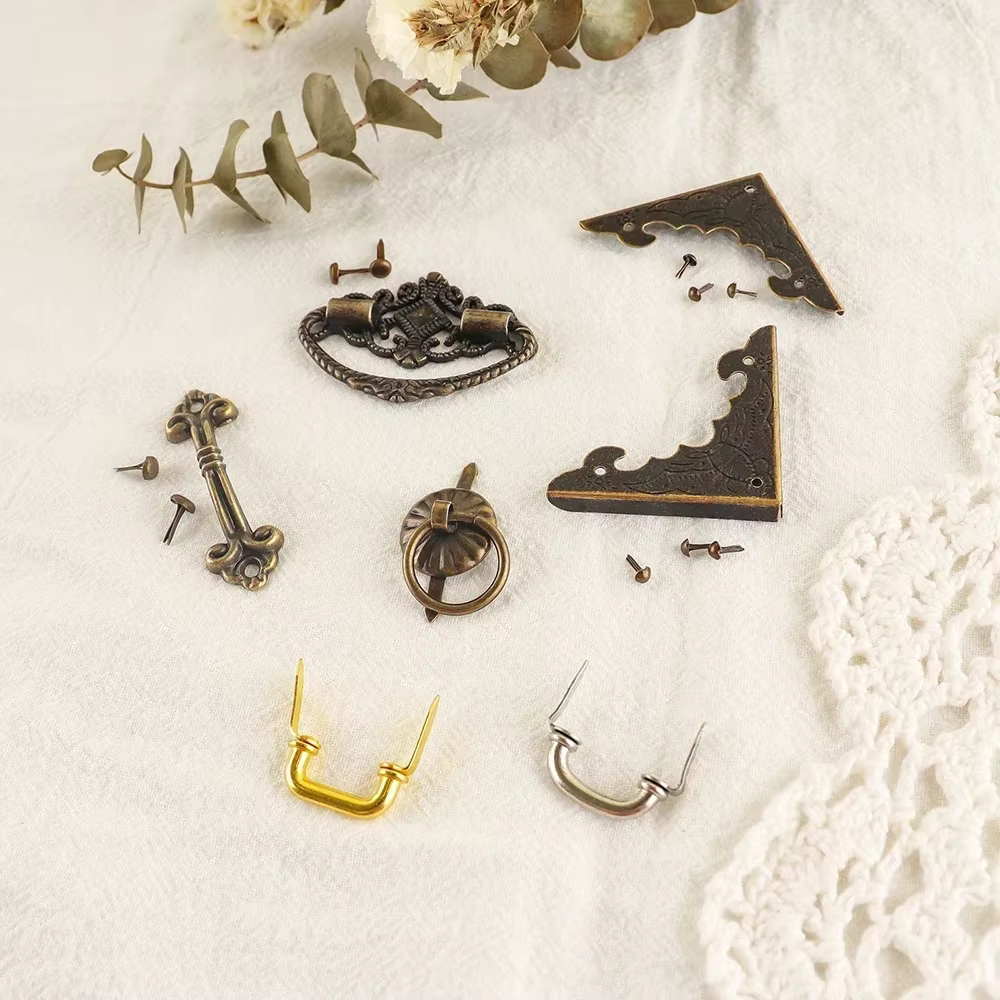 Quincaillerie Foy et coins de boîte en métal pour bricolage