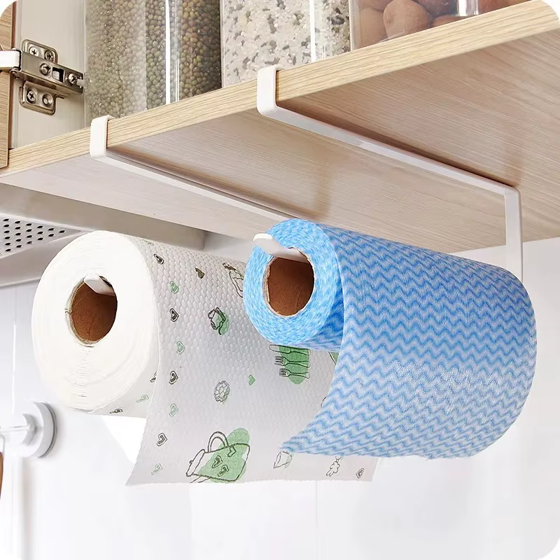 Porte-serviettes en papier sans poinçonnage dans l'armoire de cuisine