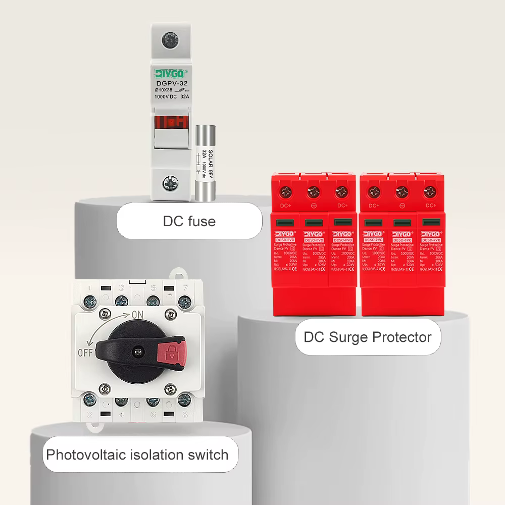Boîtier de Combinaison Solaire Photovoltaïque DC 2 Entrées 1 Sortie DC 1000V IP65 Étanche à la Pluie avec Protection Foudre Fusible MCB SPD