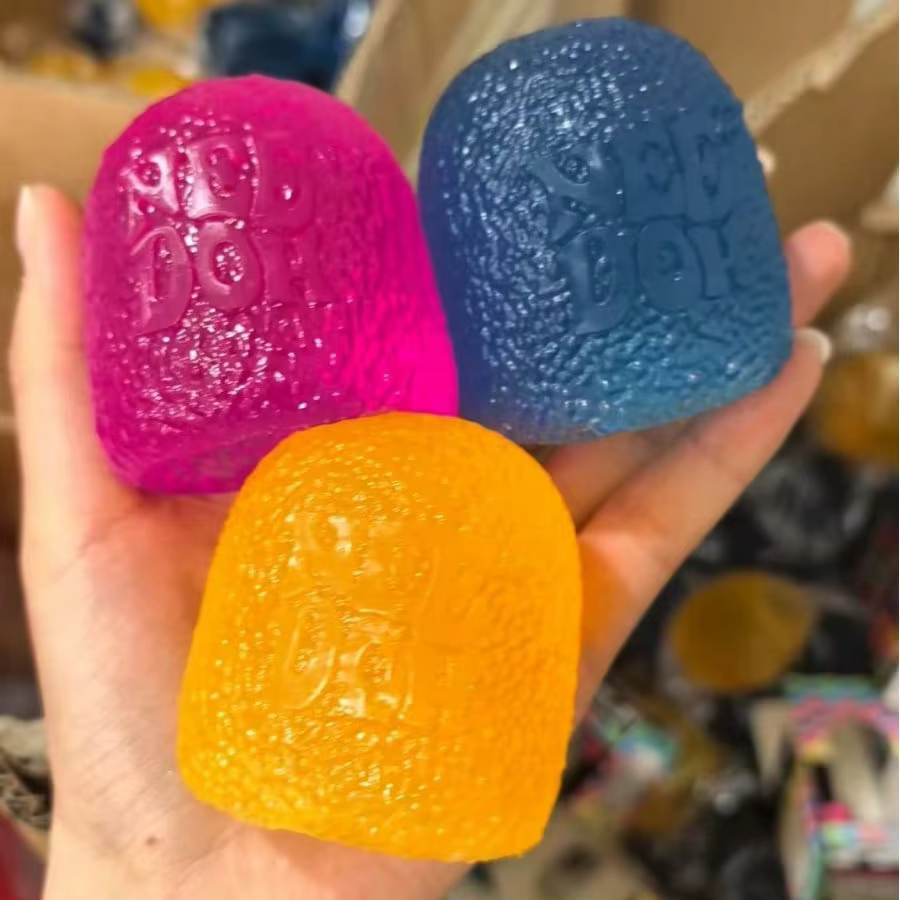 Boîte surprise de plus de 100 jouets