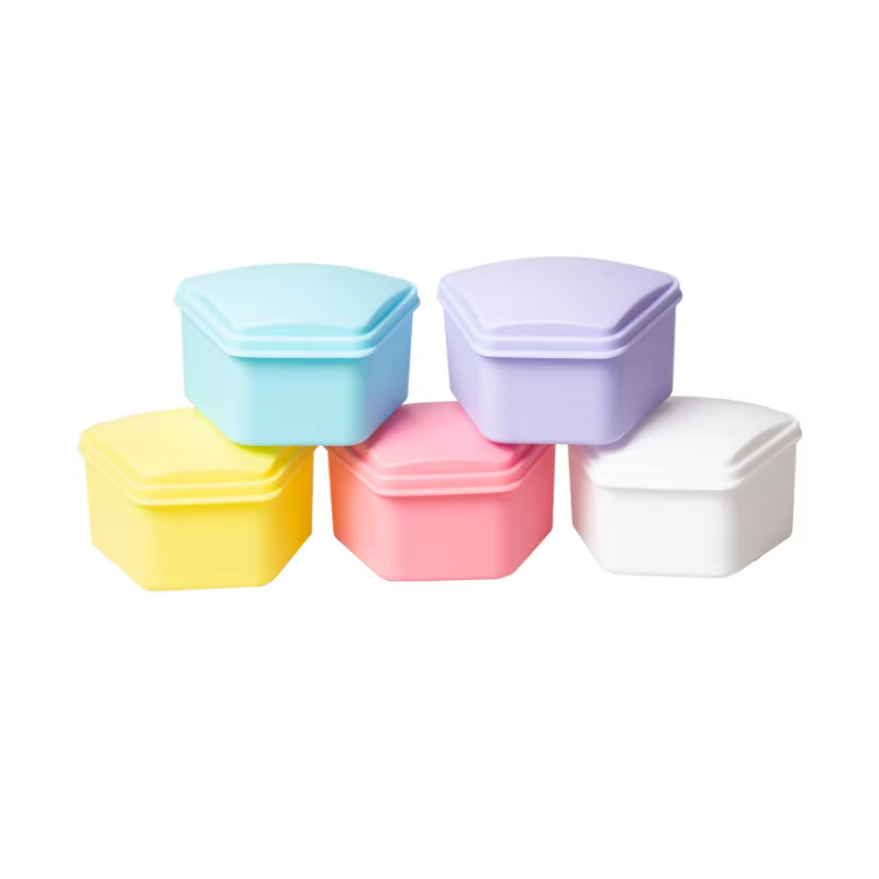 Boîte de rangement trapézoïdale pour prothèses dentaires
