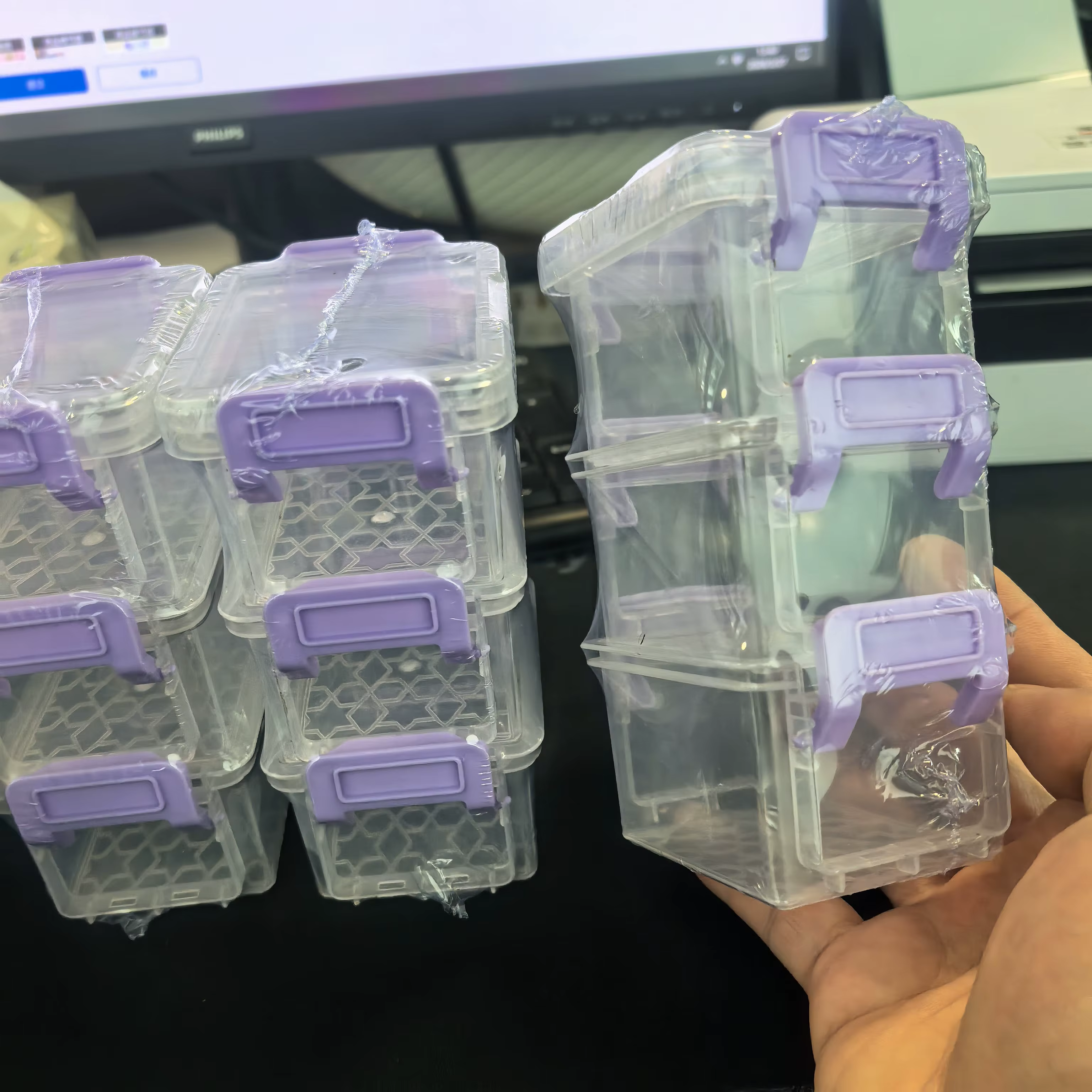 Boîte de rangement en plastique avec couvercle