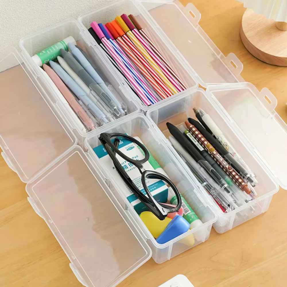 La boîte de rangement en plastique blanc est étanche