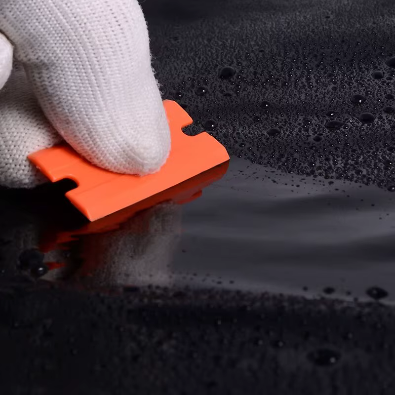 Lame de rasoir en plastique à deux coupes