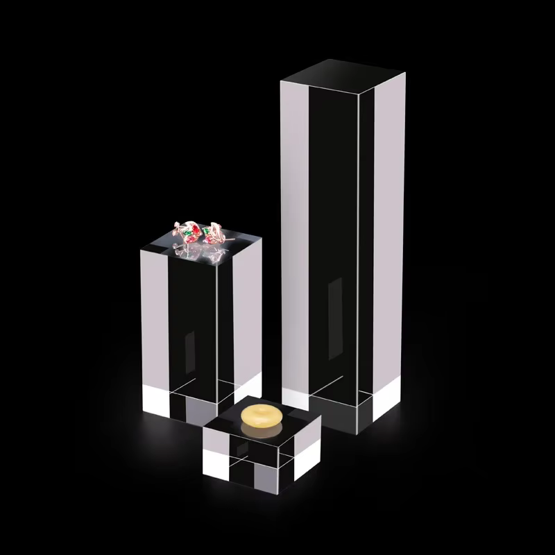 Présentoir de bijoux en bloc carré en plexiglas