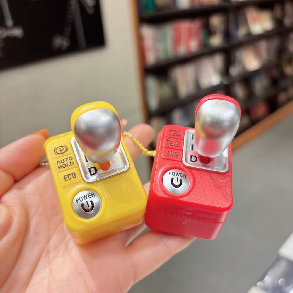 Porte-clés réaliste avec son de boîte de vitesses inversée