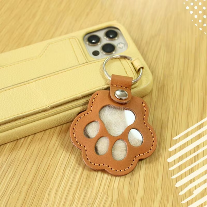 Porte-clés collecteur de poils de chien en cuir