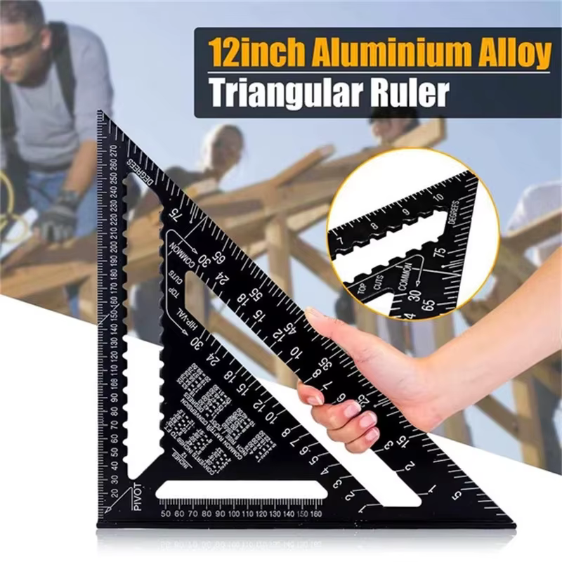 Règle triangulaire en métal pour charpentier