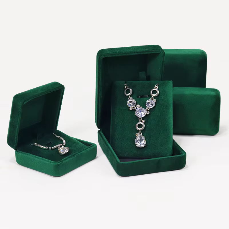 Boîte à bijoux ronde en fer et velours