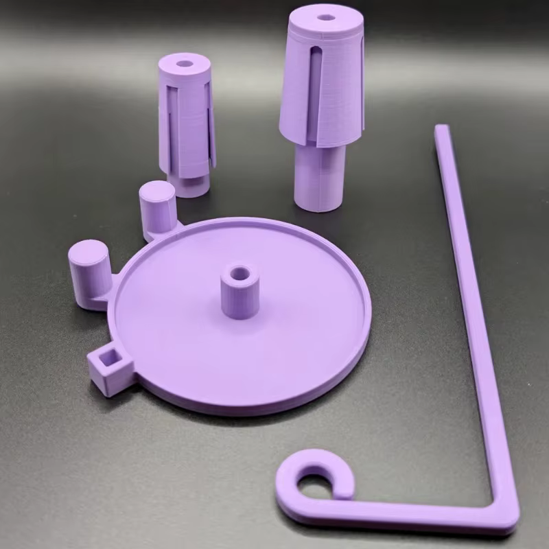 Support de fil pour machine à coudre