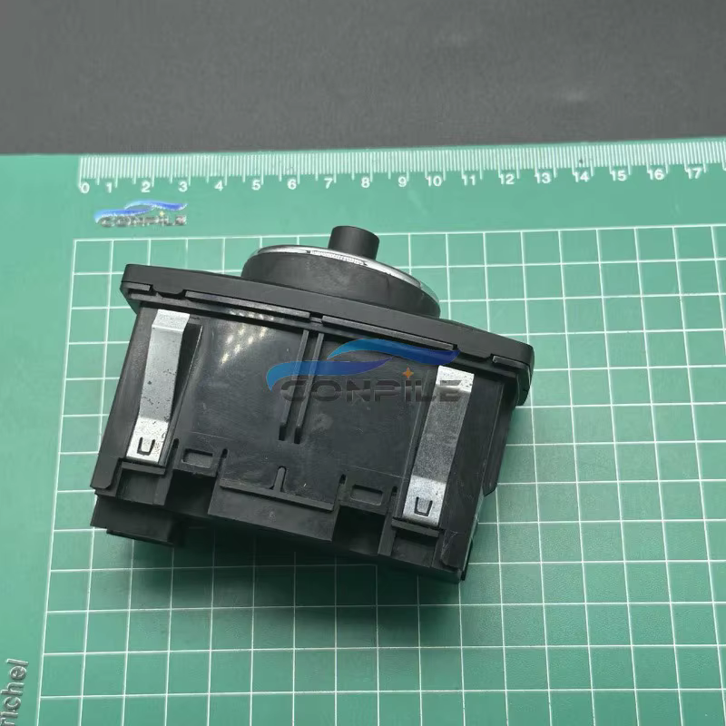 Bouton de réglage automatique des phares avant et arrière Kuga