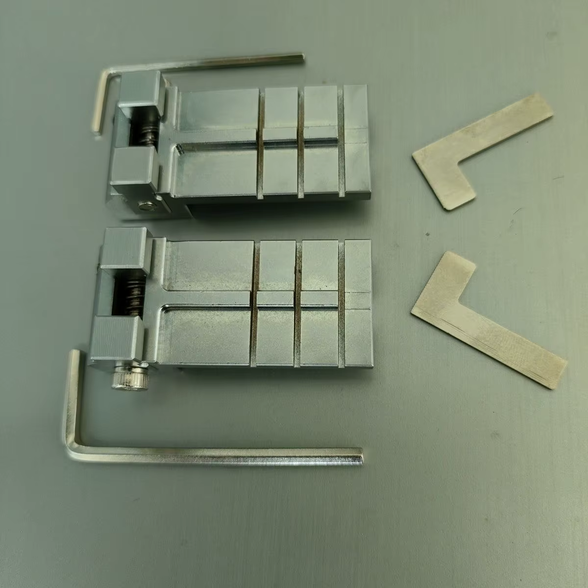 Mâchoire de fixation de serrage de clé universelle multifonctionnelle