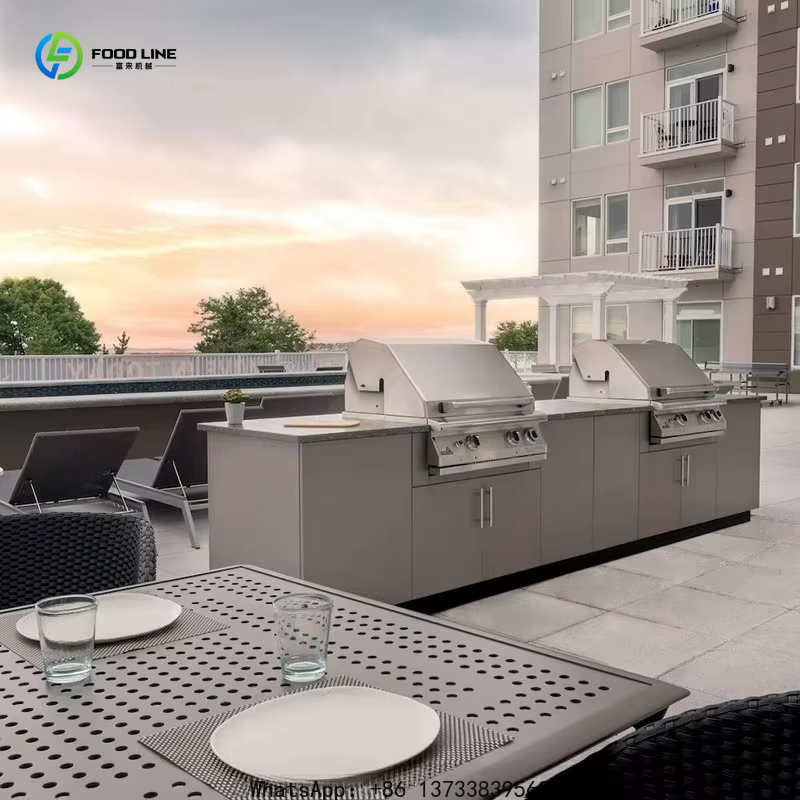 Îlot de cuisine extérieur sur mesure avec évier, barbecue haut de gamme moderne en acier inoxydable et armoire de cuisine