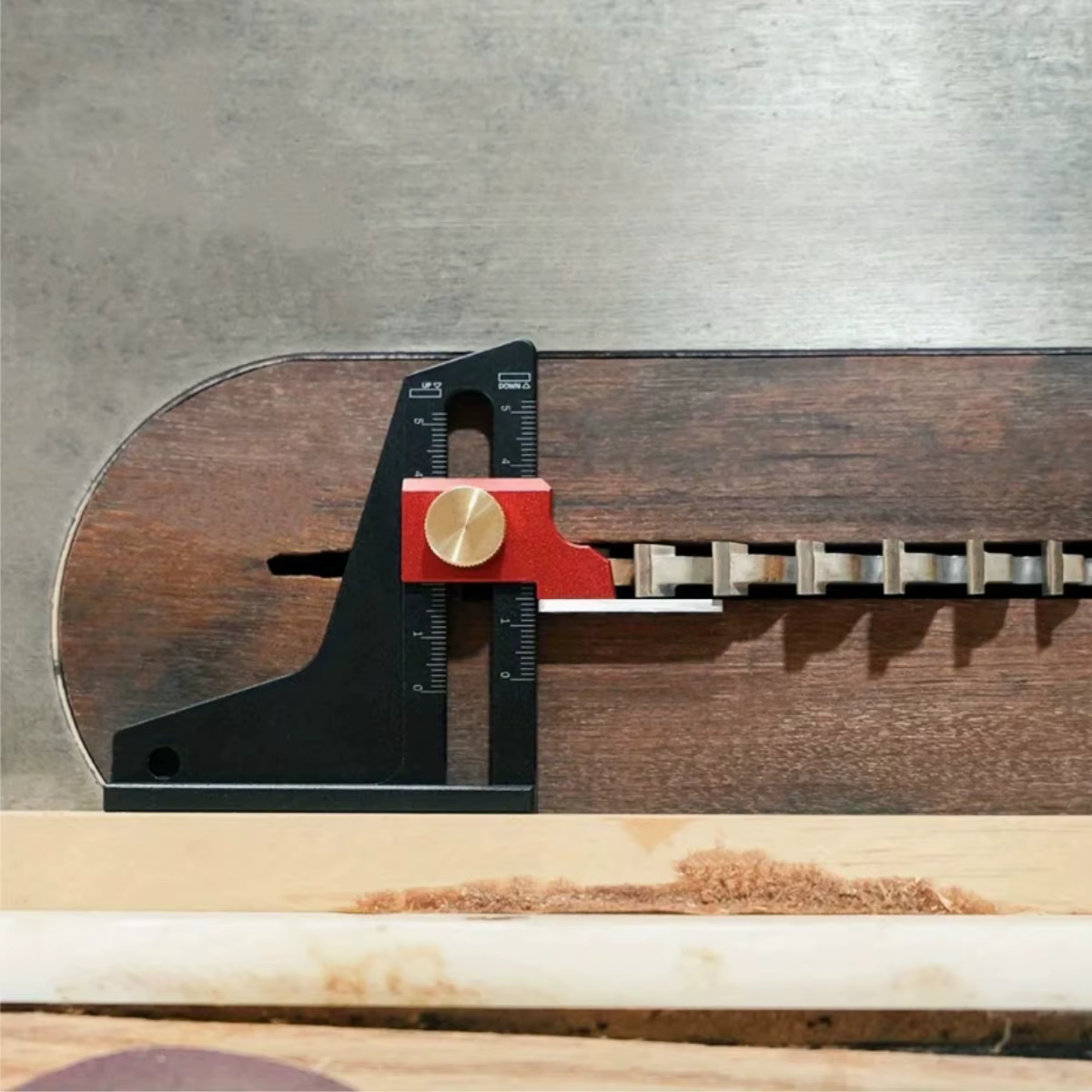 Jauge de hauteur pour le travail du bois