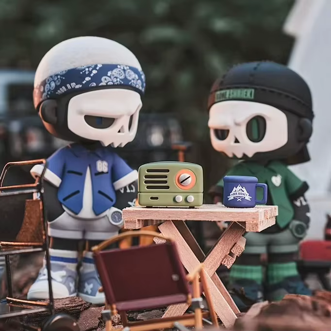 Mr. Bone Mr. Bones 4e génération Camping Series Blind Box Toys Cool Mr. Figurine de dessin animé en os
