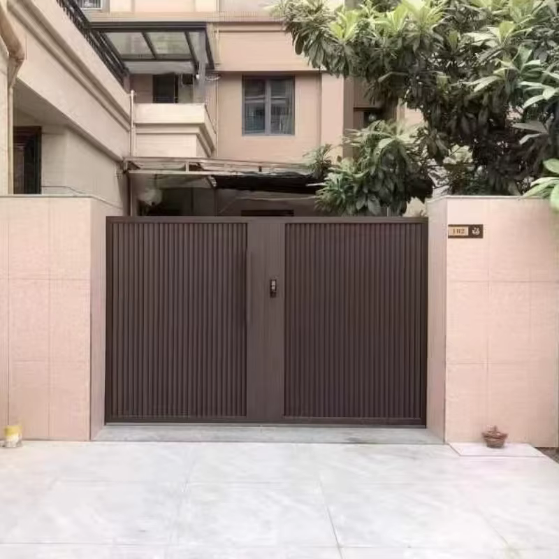 Porte de cour en fer forgé de haute qualité, design moderne, cadre en aluminium, porte de voie, clôture naturelle, nouvelle porte extérieure