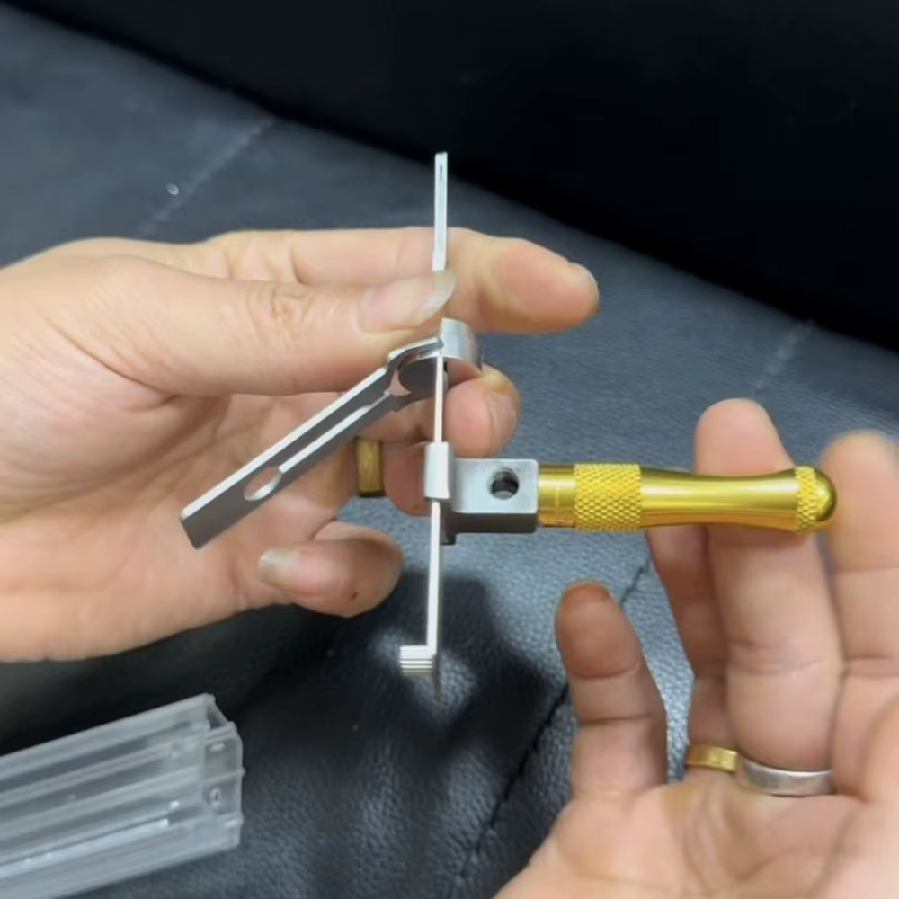 Durable et multifonctionnel. Poignée de clé à molette multi-angles 2 en 1