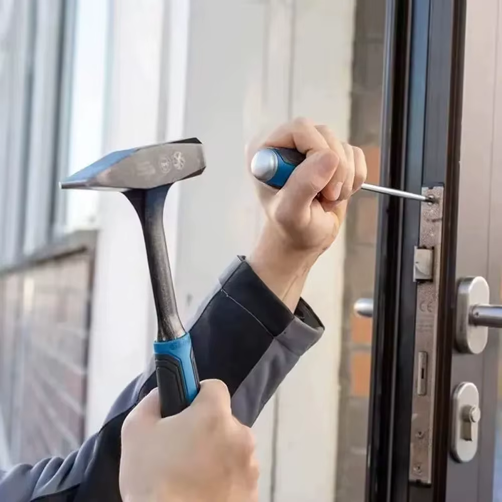 Marteau de menuisier Bosch en acier à haute teneur en carbone avec poignée antidérapante et absorbant les chocs