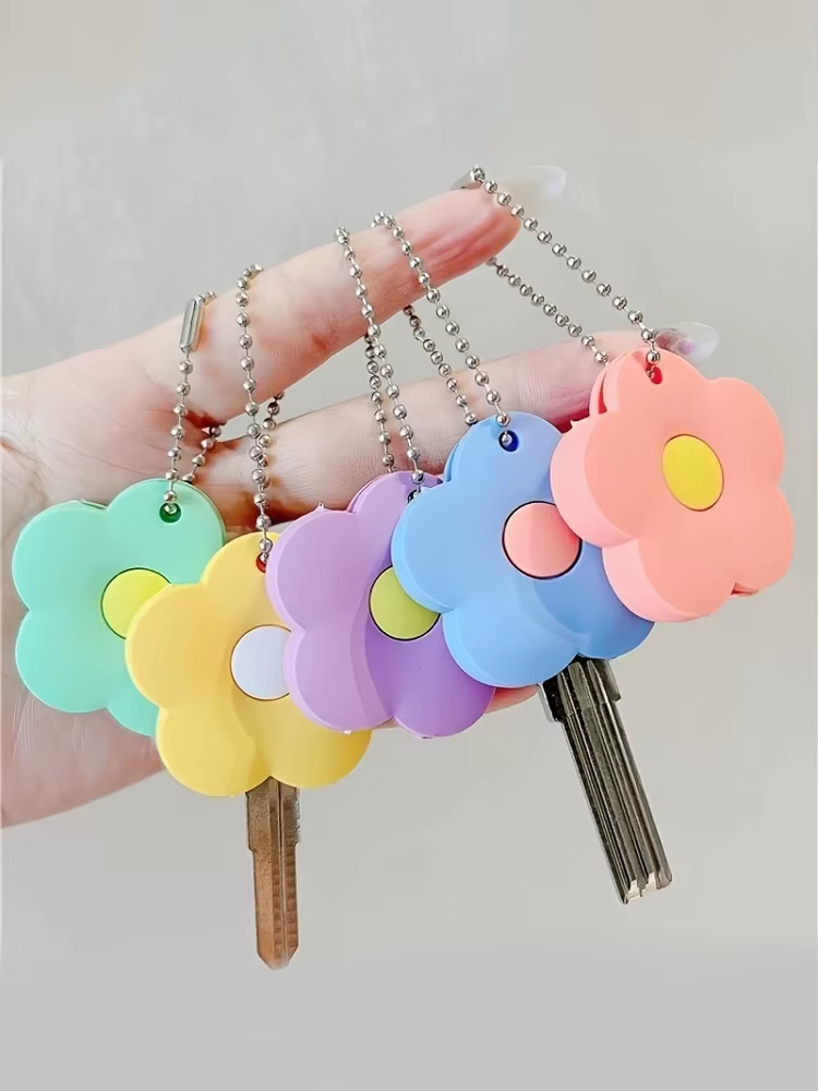 Ensemble de 2 capuchons de clés à fleurs de dessin animé mignons, couvre-clés flexibles, autocollants d'identification de clés, étiquettes de clés de porte faciles à identifier, les couleurs sont aléa