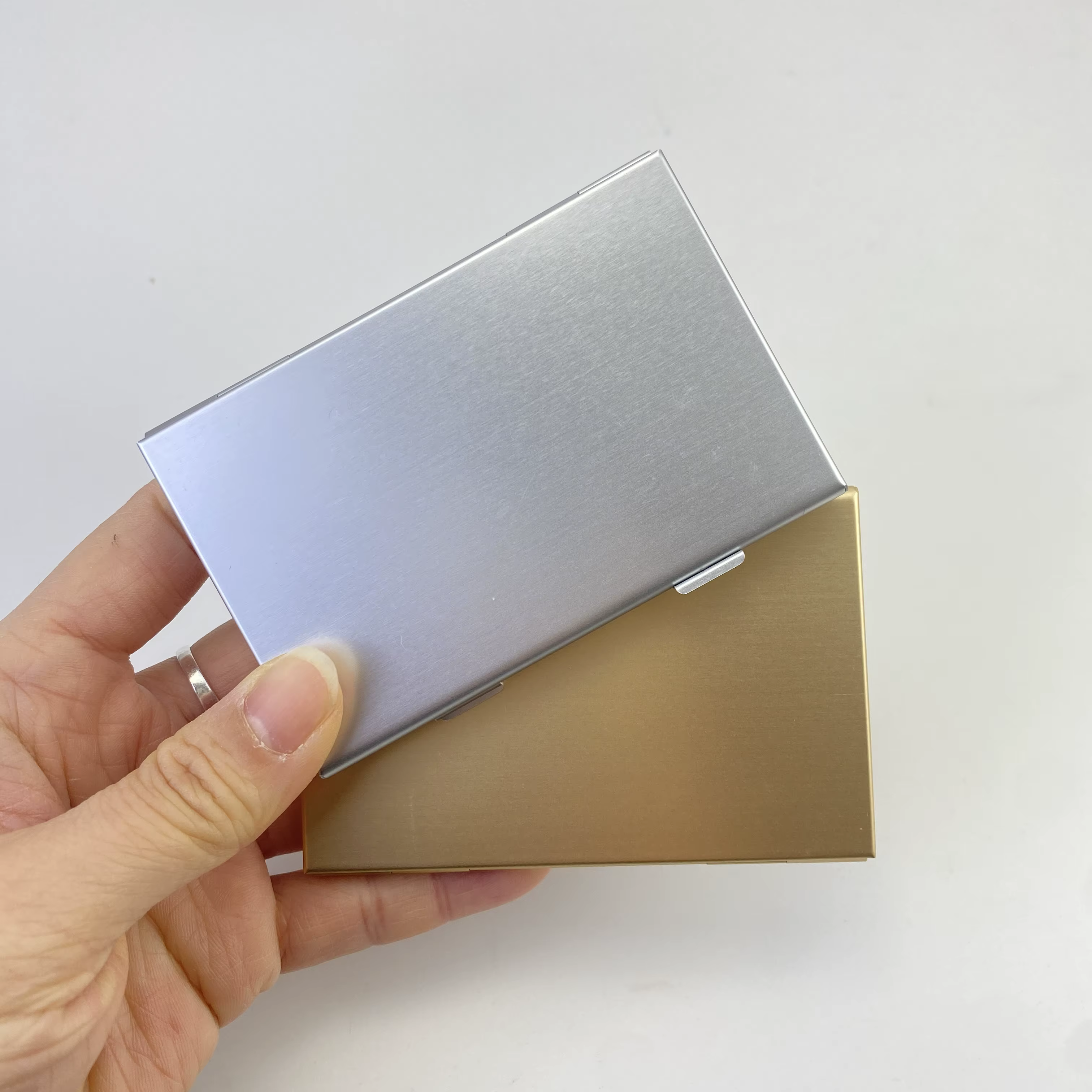 Boîte magnétique ultra-fine en aluminium à double couche DIY compacte - Étui rechargeable pour fards à paupières et blush