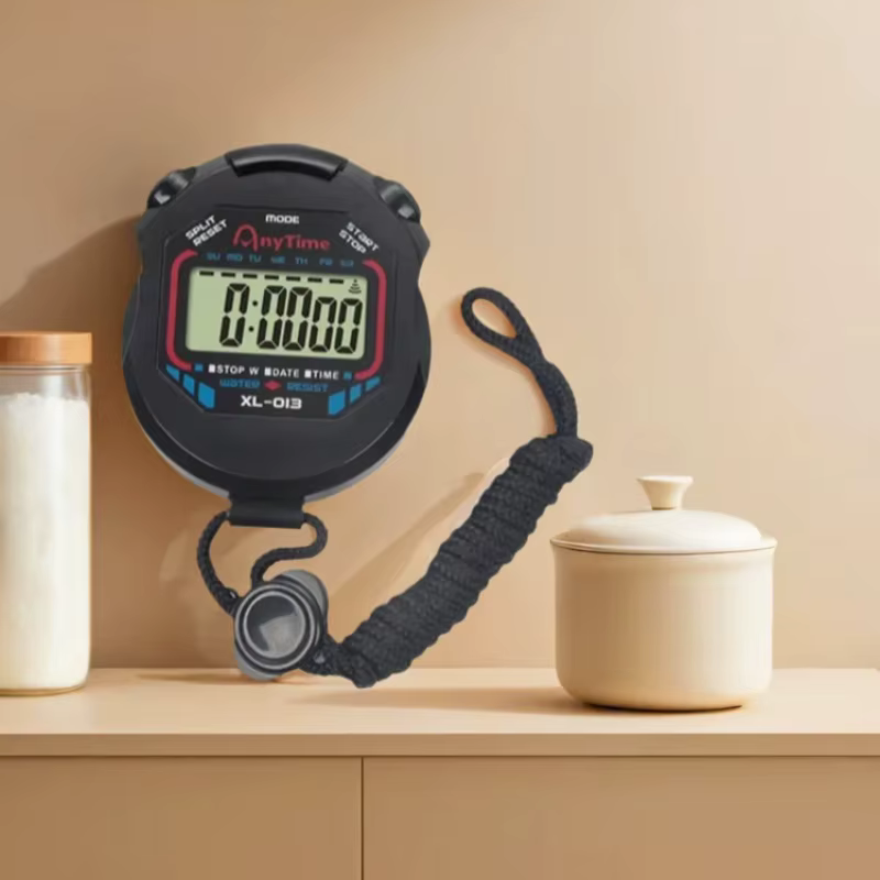 Chronomètre numérique professionnel classique avec écran LCD portable et cordon