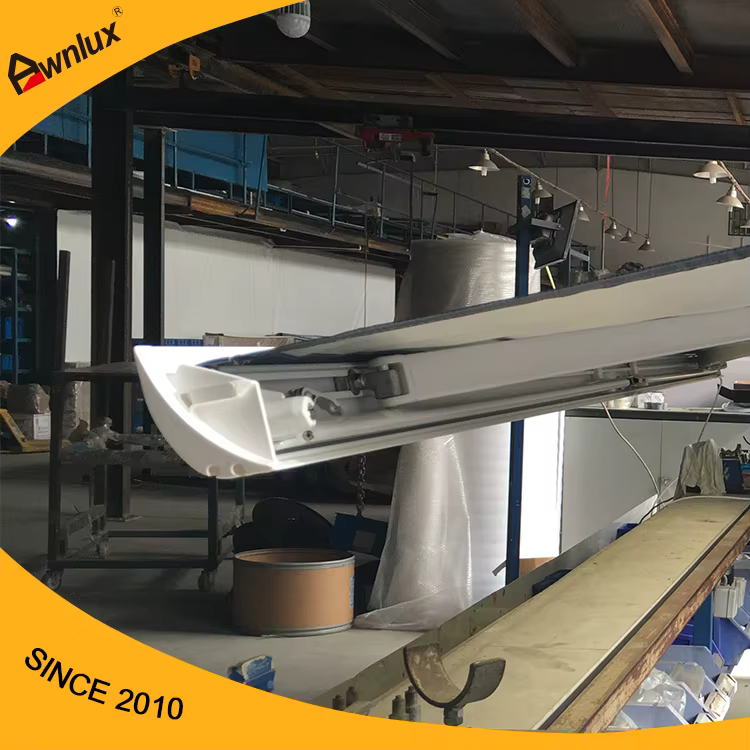 Auvent électrique pour camping-car Awnlux