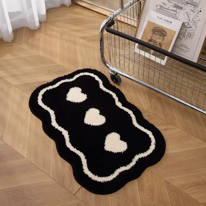Tapis de salle de bain modernes antidérapants noirs avec tapis blancs, motif cœur amusant, lavables, en microfibre, ensemble d'accessoires de salle de bain, tapis de sol en caoutchouc pour la douche