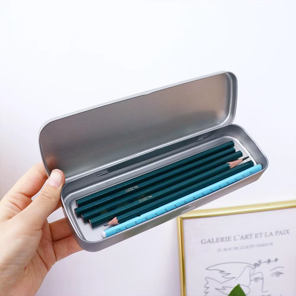 Boîte à crayons simple pour étudiants