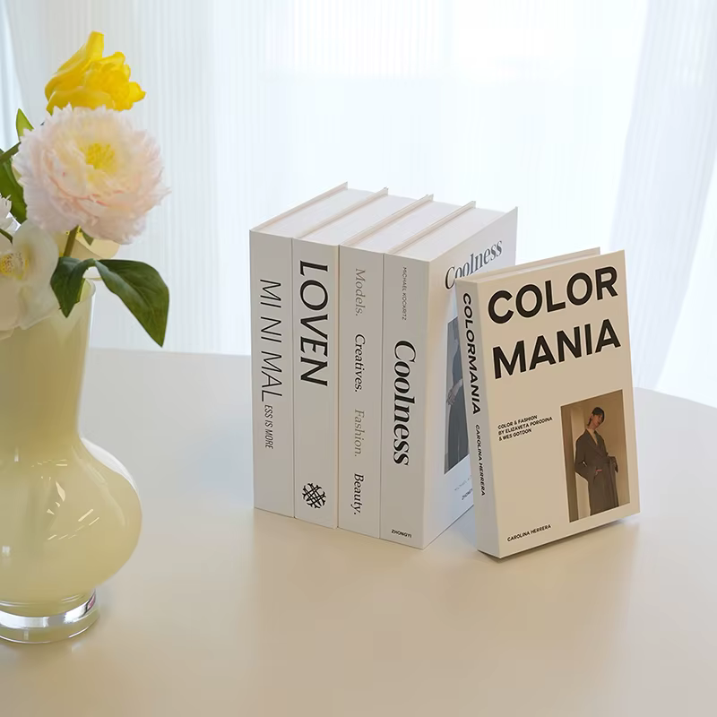 Faux livres de décoration à la mode