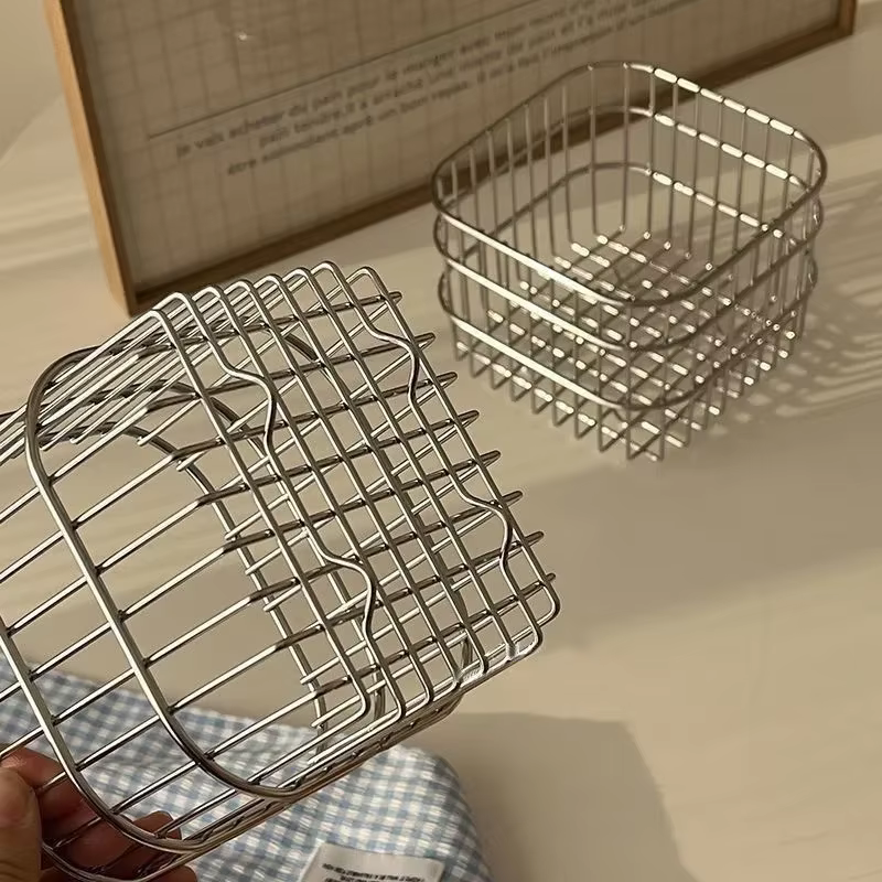 Panier de rangement carré en métal