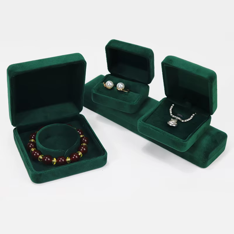 Boîte à bijoux ronde en fer et velours