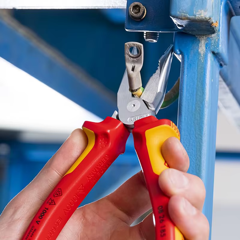 Pince à bec effilé combinée KNIPEX 08 26 185