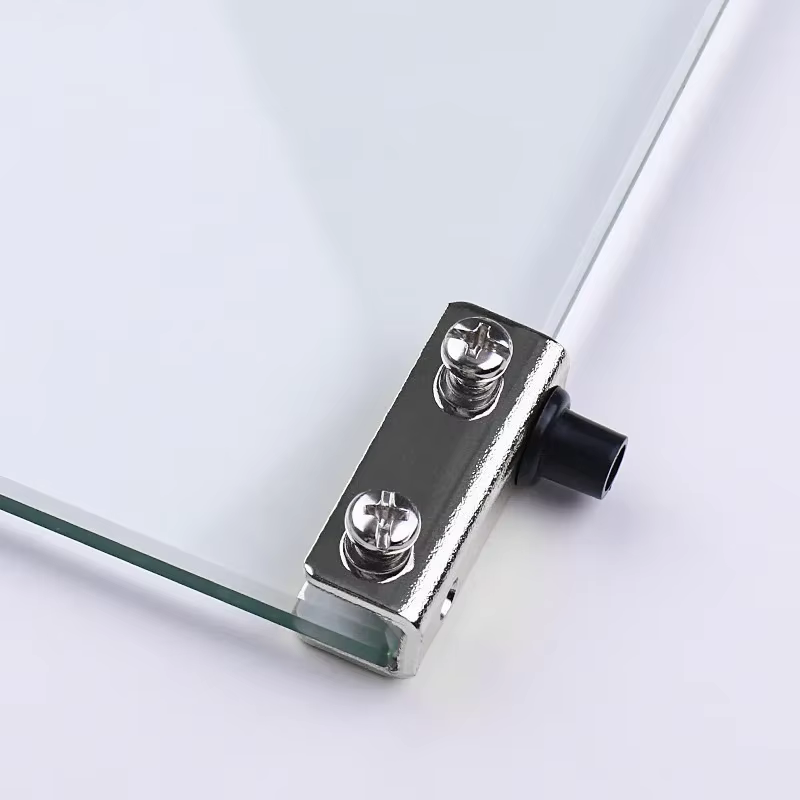 Ensemble de charnières pivotantes pour porte en verre