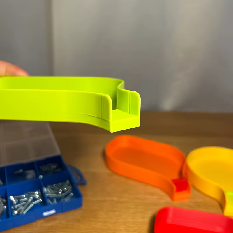 Plateau en plastique durable avec butée de retenue